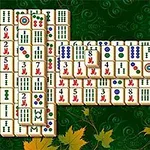 Bloques de juego apilados con símbolos y números sobre un fondo verde con hojas