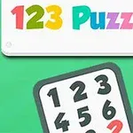 Texto colorido que dice 123 Puzzle en la parte superior y un tablero con números del 1 al 9 sobre un fondo verde