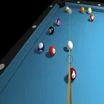 Mesa de billar azul con bolas de colores dispersas y un taco apuntando a la bola blanca
