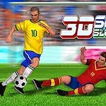 Jugador de fútbol con uniforme amarillo driblando a oponente caído con uniforme rojo sobre un campo de juego, con un logotipo de letras destacadas al fondo