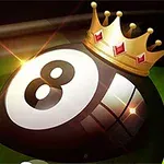 Bola de billar número ocho con una corona dorada en un fondo verde