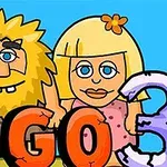 Caricaturas de un hombre con barba rubia y una mujer con cabello rubio, ambos sonrientes, junto a las letras GO y el número 3