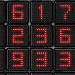 Cuadrícula de números rojos en una pantalla digital negra