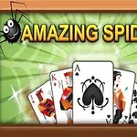 Título AMAZING SPIDER con cartas de póker y dos dibujos de arañas en las esquinas
