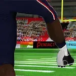 Futbolista americano pateando un balón hacia los postes de gol en un estadio lleno de espectadores