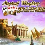 Una escena de maravillas antiguas con estatuas, templos y monumentos bajo un cielo colorido junto a cartas de póker