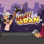 Una abuela levantando un gran martillo junto a la palabra ANGRY GRAN mientras golpea a un hombre en la calle, con un paisaje urbano de fondo bajo un cielo nocturno
