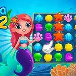 Sirena con cabello rojo en un fondo submarino al lado de un tablero con conchas y estrellas de mar de colores