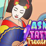 Mujer con maquillaje blanco y flores en el cabello sosteniendo un abanico, junto a un texto colorido que dice ASMR Tattoo Treatment