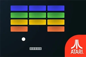 Bloques de colores en fila con una barra en la parte inferior y una pelota blanca, acompañado del logotipo rojo de Atari en la esquina