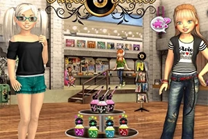 Dos chicas con ropa moderna en una tienda con estantes llenos de productos y decoraciones coloridas