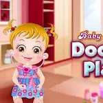 Niña sonriente con estetoscopio en un cuarto infantil colorido