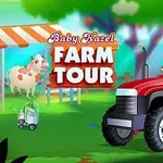 Niña y hombre en un tractor rojo frente a un letrero con una vaca en un fondo de granja