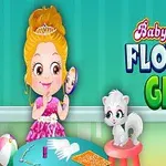 Niña vestida de princesa con corona y espejo, acompañada de un gatito blanco sobre un taburete, en una habitación con fondo verde