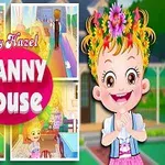 Niña sonriente con corona de flores y cuatro escenas en miniatura de una casa en el fondo