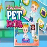 Niña pequeña con cabello rubio junto a un gato blanco esponjoso en una clínica veterinaria colorida