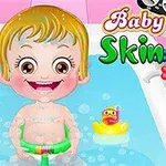 Niña pequeña en la bañera con un patito de hule y un juguete de mono, acompañada del texto Baby Hazel Skin Care