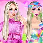 Dos mujeres con cabello rubio y ropa de colores brillantes, una sosteniendo un patín de ruedas arcoíris