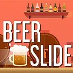 Vasos de cerveza y botellas sobre repisas en un bar con fondo rojo
