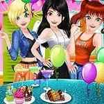 Tres chicas animadas celebrando en una fiesta con globos y comida sobre una mesa en un ambiente festivo