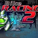 Motociclista con casco en una moto verde y logo grande de Bike Racing 2 al fondo