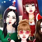 Cuatro mujeres con vestimenta navideña y micrófonos, rodeadas de decoraciones festivas y luces