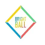 Un rombo colorido con los bordes en amarillo, verde, rojo y azul, y las palabras Bright Ball en el centro