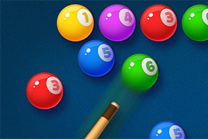 Bolas de colores numeradas en una mesa azul con un taco de billar apuntando a una bola verde