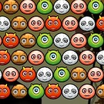 Emojis de caras de varios colores dispuestos en filas sobre un fondo oscuro con siluetas de árboles