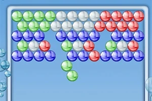 Bolas de colores verde, blanco, rojo y azul organizadas en filas sobre un fondo azul claro