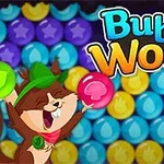 Un alegre animalito con sombrero verde sostiene una burbuja rosa frente a un fondo de burbujas de colores y el texto Bubble Woods
