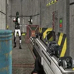 Un personaje con un arma en primera persona enfrentándose a dos enemigos armados en un entorno industrial