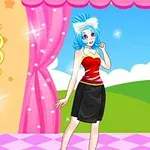 Una chica de cabello azul posa frente a unas cortinas rosas con fondo de cielo azul y colinas verdes