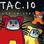 Gatos espaciales con cascos flotando en un fondo estrellado