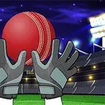 Guantes deportivos atrapando una pelota roja en un estadio iluminado por la noche