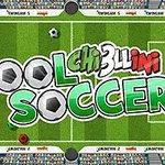 Campo de fútbol con diseño de texto colorido en el centro y balones de fútbol de varios colores en las esquinas