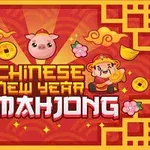 Ilustración con un cerdo rosado, una figura de niño con sombrero tradicional, monedas chinas doradas y flores sobre un fondo rojo con patrones y detalles amarillos