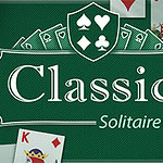 Cartas de póker sobre un fondo verde con la palabra Classic en el centro