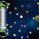 Fondo estrellado en el espacio con dos tanques verdes circulares en burbujas, rodeados de estrellas de colores y dos asteroides