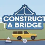 Camioneta amarilla sobre un puente frágil con un paisaje de colinas, árboles y una casa al fondo