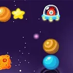 Un pequeño platillo volador con un ojo rojo flota entre planetas coloridos y estrellas brillantes en el espacio