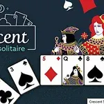 Cartas de poker con símbolos de luna y personajes de la realeza en un diseño gráfico colorido sobre un fondo azul oscuro