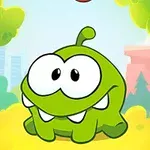 Criatura verde con ojos grandes y una pequeña antena, rodeada de árboles coloridos y un fondo urbano
