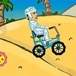 Dos personajes caricaturizados montando bicicletas en un paisaje desértico con palmeras al fondo