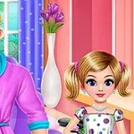 Un hombre y una niña sonrientes en una sala de estar colorida, con cortinas moradas y un jarrón de flores