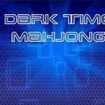 Texto Dark Time Mahjong en un fondo azul con efectos de luz y patrones geométricos
