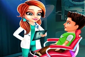 Dentista con bata blanca y paciente en silla de examen, sosteniendo una radiografía en una clínica colorida