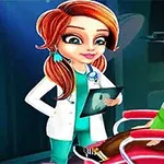 Dentista con bata blanca y paciente en silla de examen, sosteniendo una radiografía en una clínica colorida
