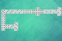 Disfruta una partida de dominó en este popular juego de mesa