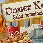 Un letrero de Doner Kebab con ingredientes como ensalada, tomate y cebolla, acompañado de una lata de refresco, papas fritas y botellas de salsas